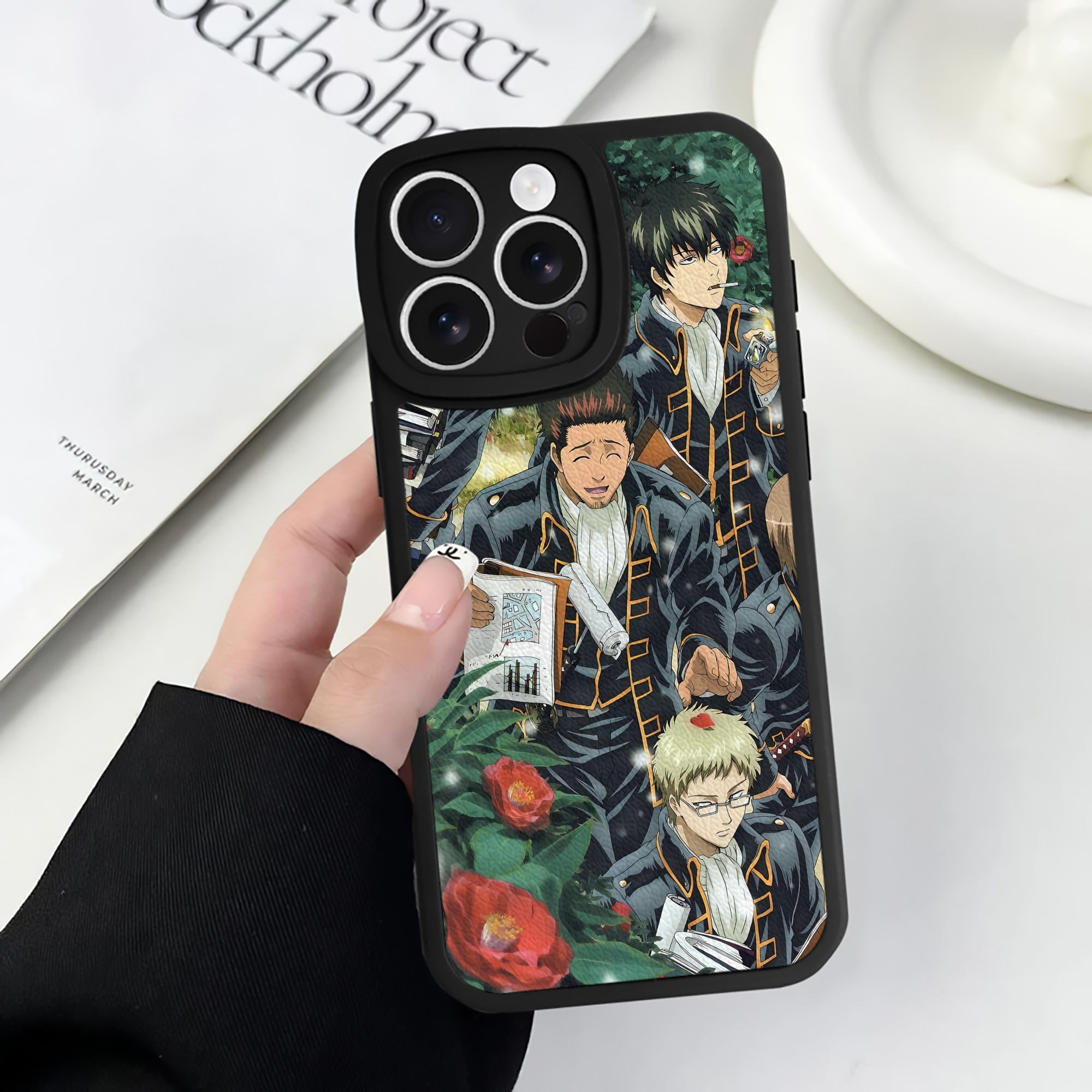 （画像用） ぎんたま 坂田銀時（さかたぎんとき） 神楽 志村新八（しむら しんぱち） GINTAMA Sakata Gintoki Kagura Shimura Shinpachi 【iPhone 16シリーズ対応】シリコンスマホケース（レザー調） 材質：シリコン